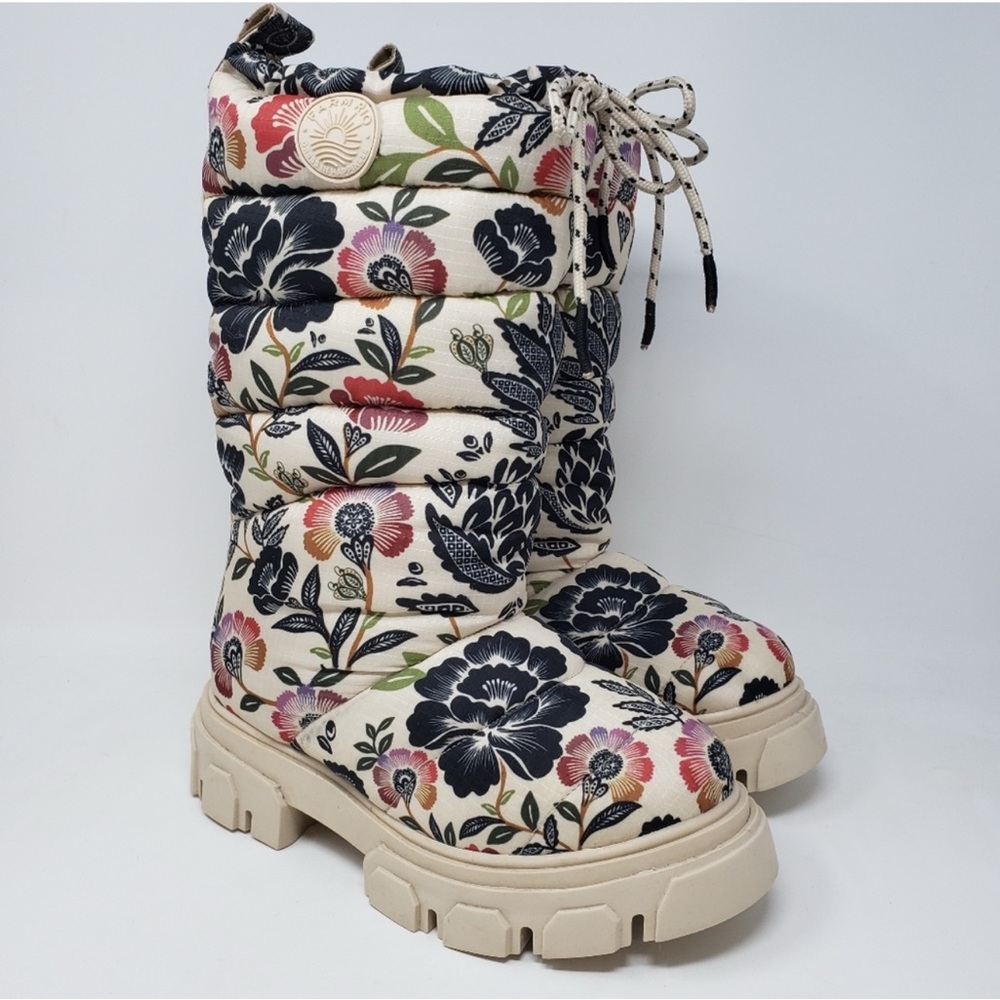 FARM RIO Romantic Garden floral 💐🌸🪴 lug sole Quilted puffer boots